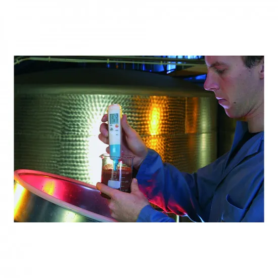 Testo 206 pH2 Yarı Katı Gıda pH Metre – Batırma Uçlu pH/Sıcaklık Ölçer, 0…14 pH, ±0,02 pH, TopSafe Kılıflı IP68 (0563 2062)